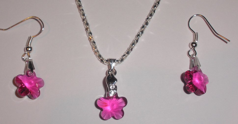 Sada Swarovski Kytička Fuchsia s bižuterními komponenty (SwKy7)