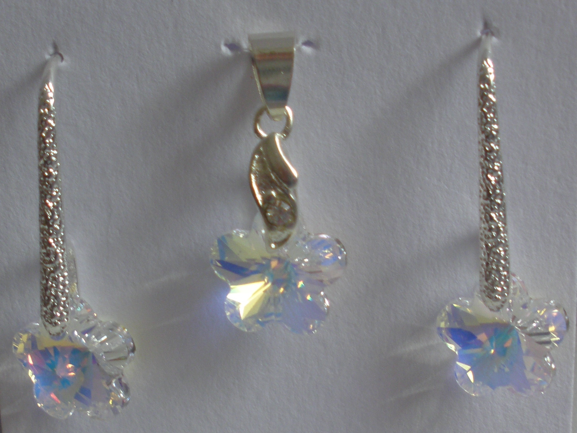 Sada Swarovski Kytička Crystal AB s bižuterními komponenty (SwKy8)