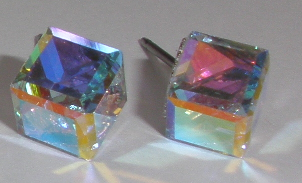Náušnice Swarovski Kostička Crystal AB F na rhodiované puzetě (KosPuz6_2)