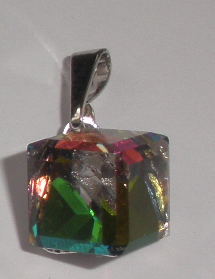 Přívěsek Swarovski Kostička Vitrail Medium rhodiovaný (PřívKos_44)