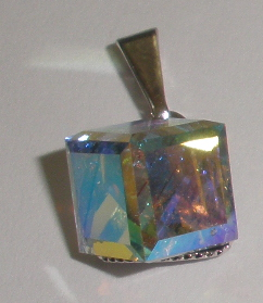 Přívěsek Swarovski Kostička Crystal AB F rhodiovaný (PřívKos_2)