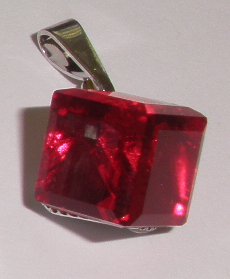 Přívěsek Swarovski Kostička Light Siam rhodiovaný (PřívKos_22)