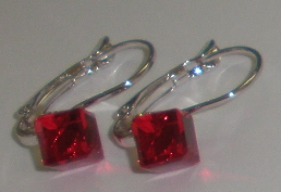 Náušnice Swarovski Kostička Light Siam rhodiované zapínací (KosKla_22)