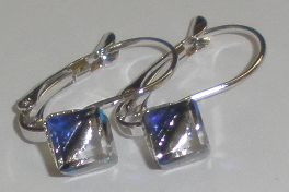 Náušnice Swarovski Kostička Bermuda Blue rhodiované zapínací (KosKla_33)