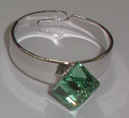 Prstýnek Swarovski Kostička Peridot rhodiovaný (SwPrKos_46)
