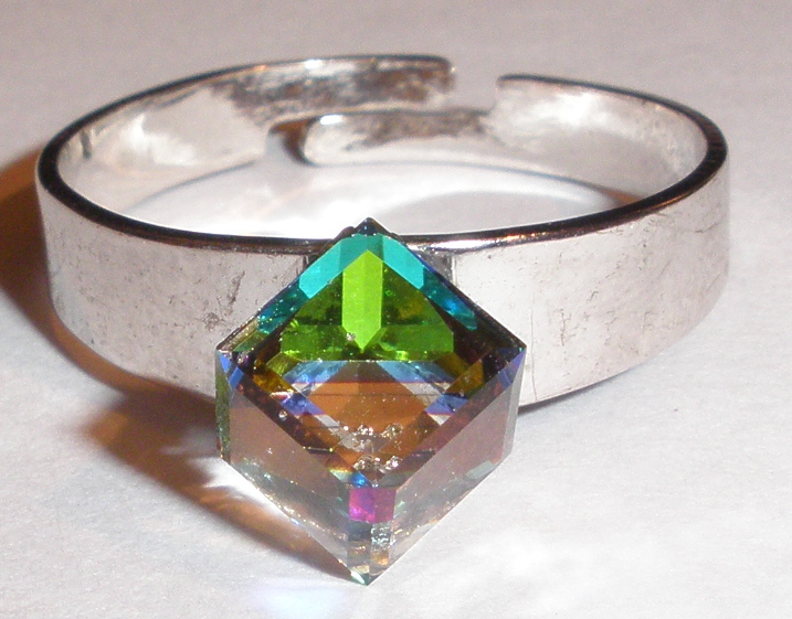 Prstýnek Swarovski Kostička Vitrail Medium rhodiovaný (SwPrKos_44)