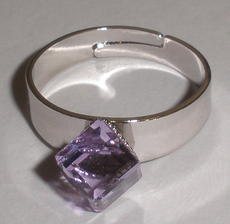 Prstýnek Swarovski Kostička Violet rhodiovaný (SwPrKos_27)