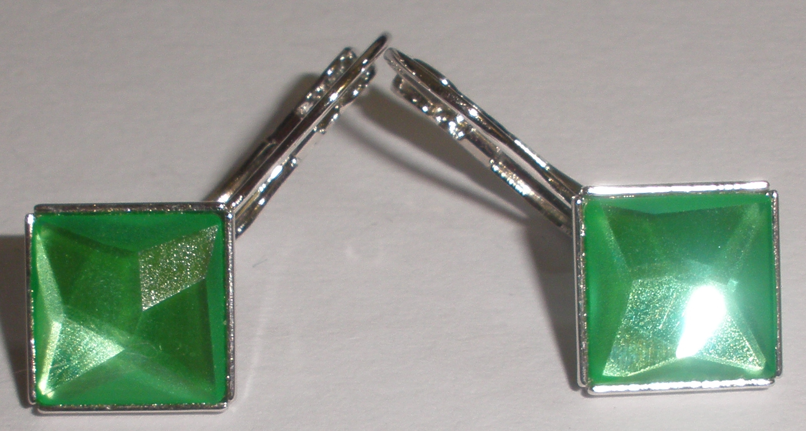 Náušnice Swarovski Asymmetric Square Neon Green (SwAS_83)