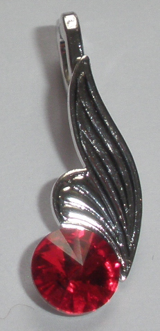 Přívěsek Swarovski Křídlo s Rivoli Light Siam rhodiovaný (SwPrKri_22)