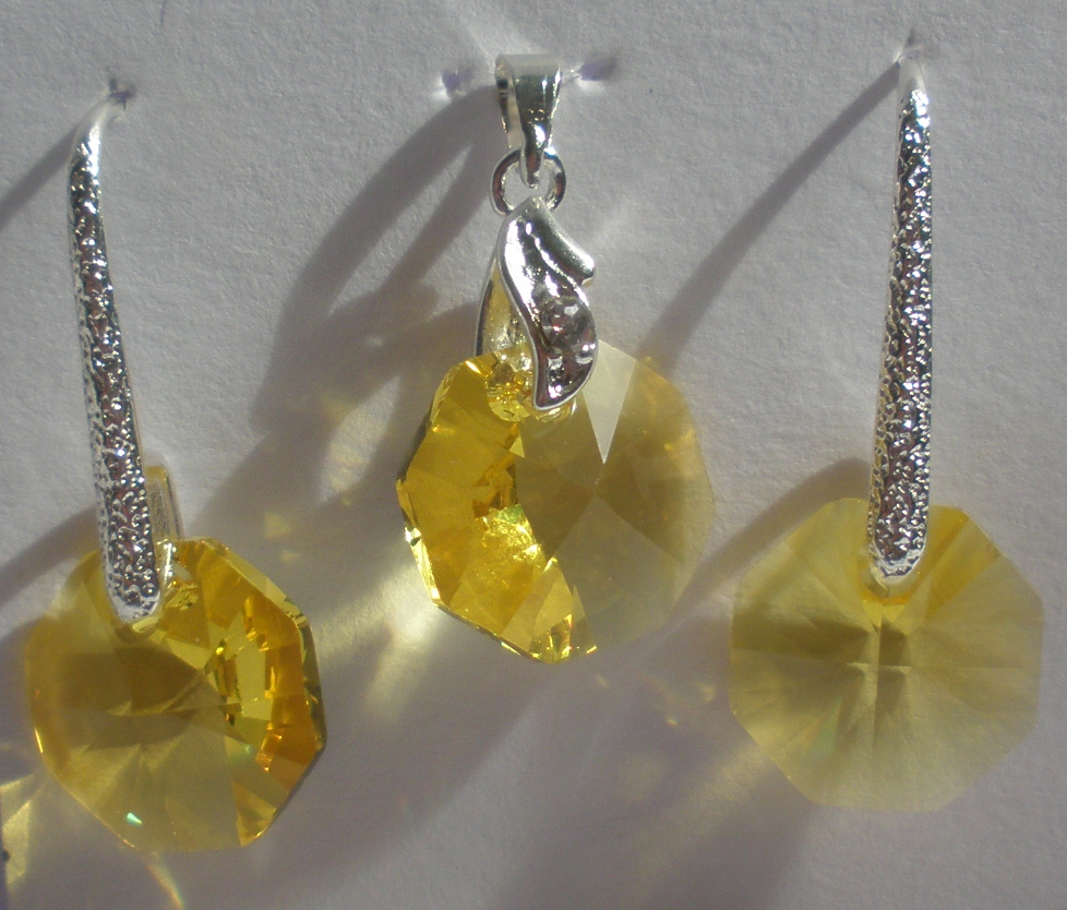 Sada Swarovski Oktagon Light Topaz s bižuterními komponenty (SwOK3)