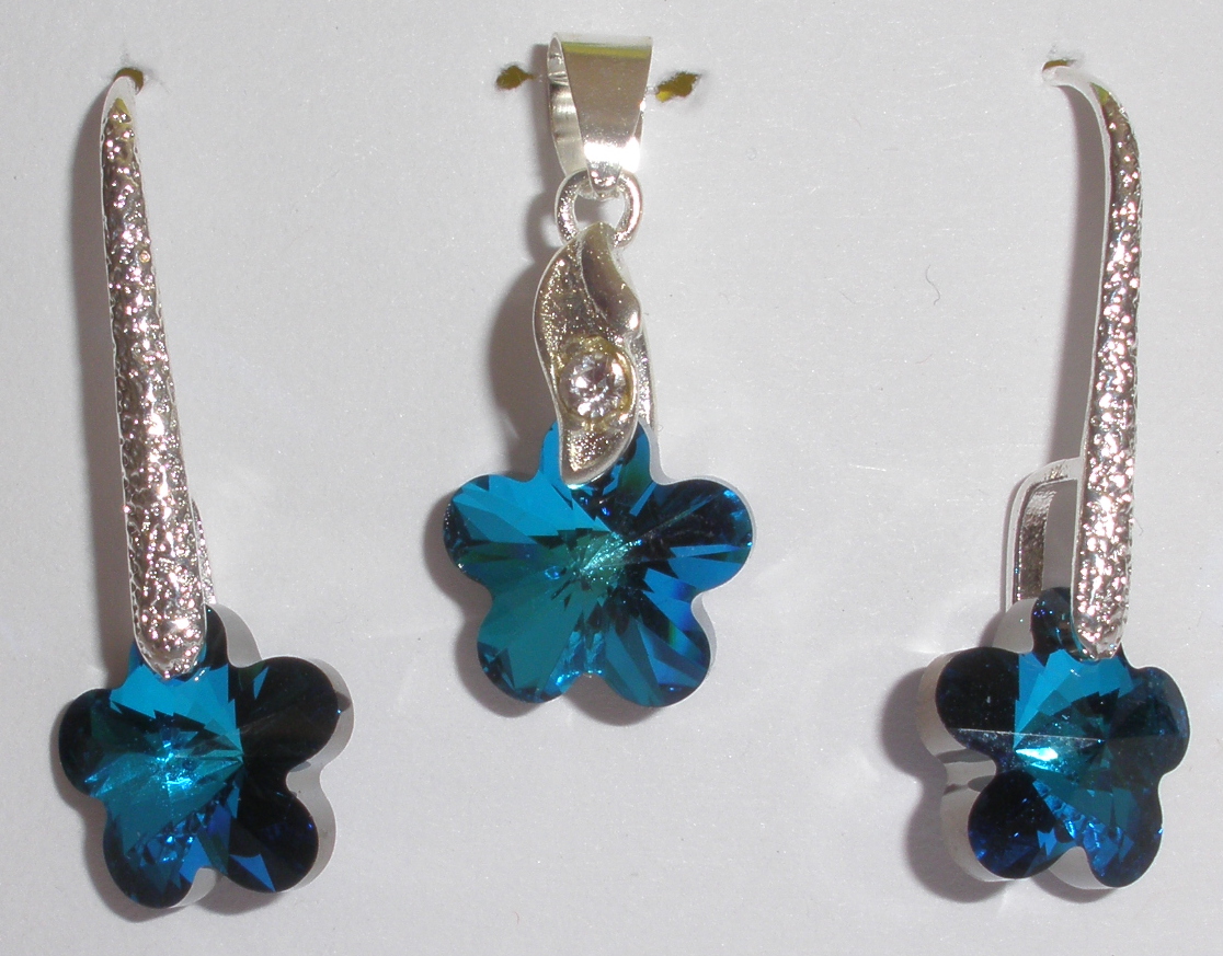 Sada Swarovski Kytička Bermuda Blue AB s bižuterními komponenty (SwKy13)
