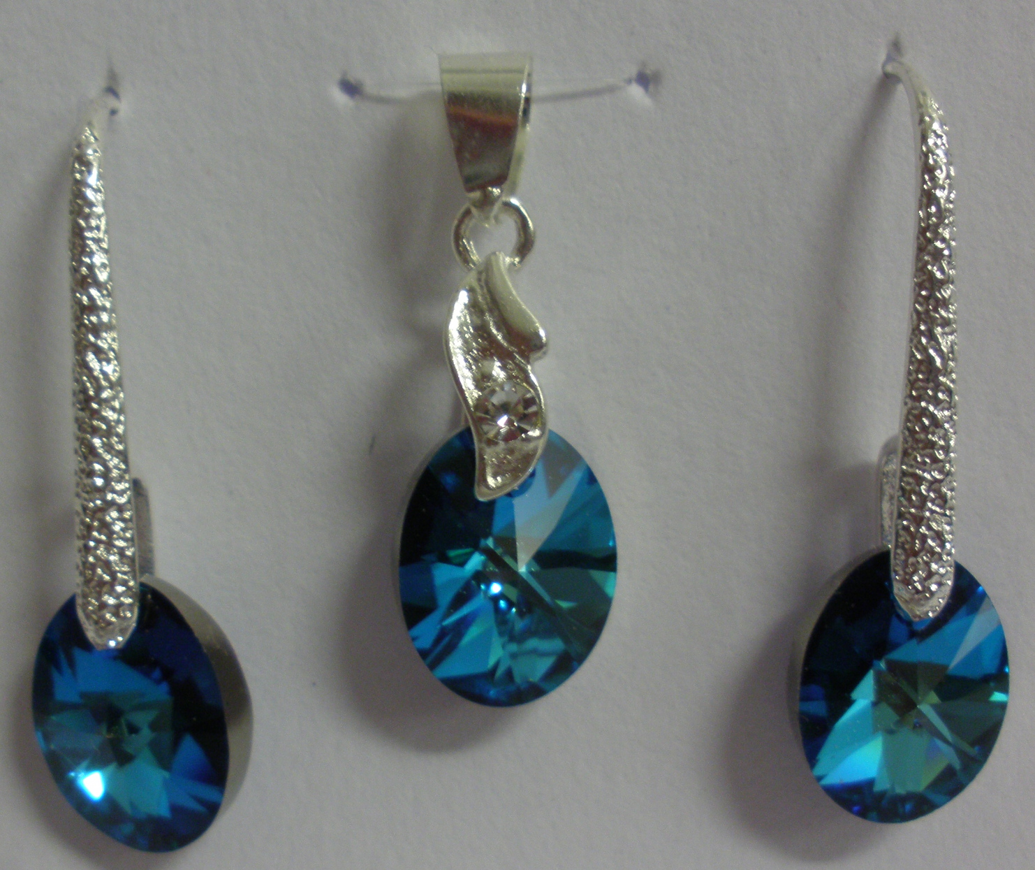 Sada Swarovski Ovál Bermuda Blue AB s bižuterními komponenty (SwOv8)